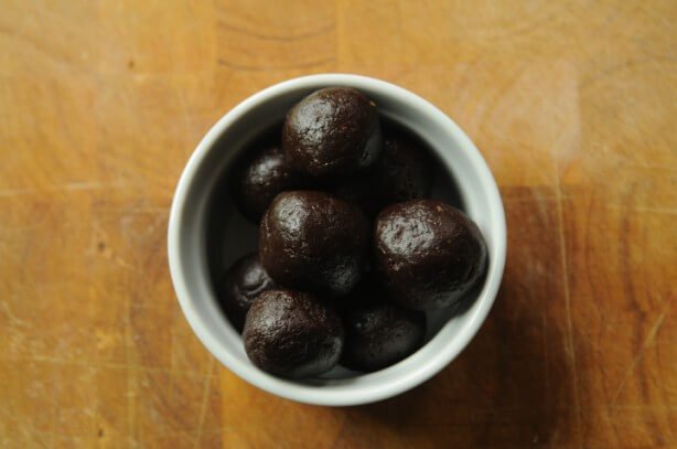 Chocolate Peanut Butter Balls (No Bake)