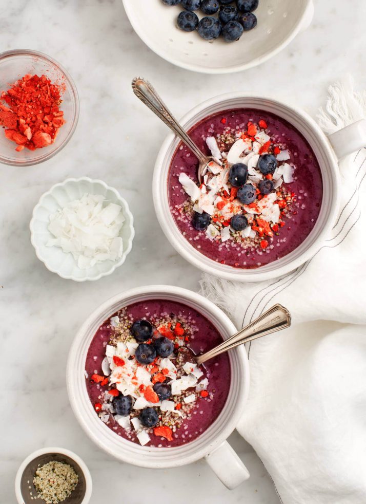 BERRY SUPERFOOD SMOOTHIE BOWLS