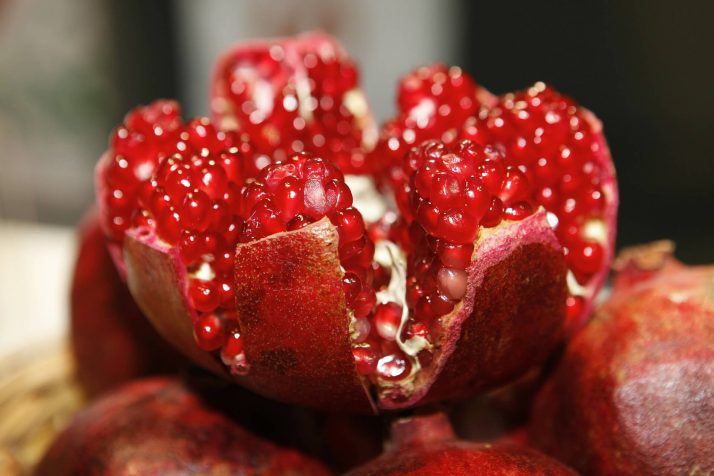 21 Lowest Calorie Fruits For Weight Loss List; pomegranate