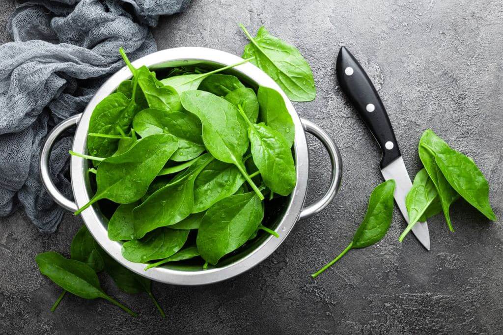 17 Surprising Spinach Nutrition Facts & Health Benefits; spinach leaves & knife