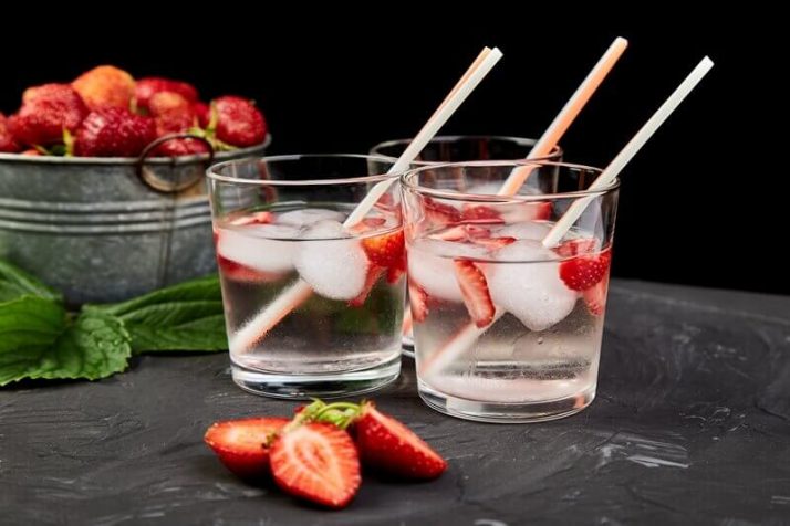 How To Lose Water Weight - 14 Ways To Reduce The Bloat  Strawberry detox water