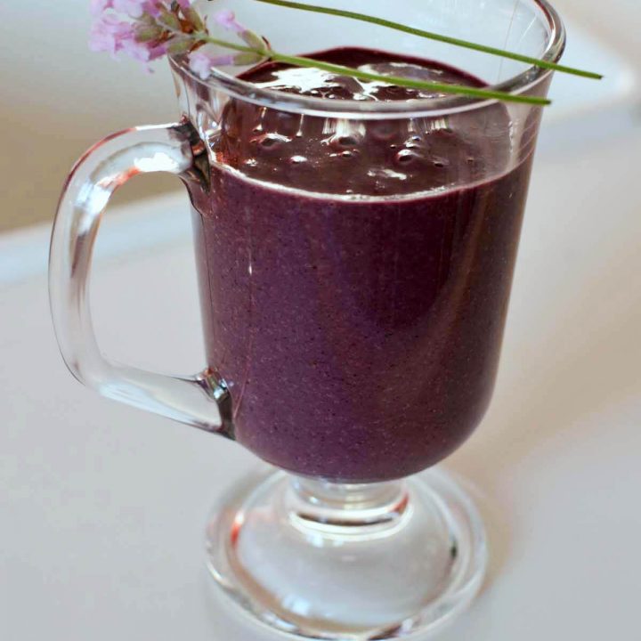 Fragrant Lavender and Blueberry Smoothie for Relaxation