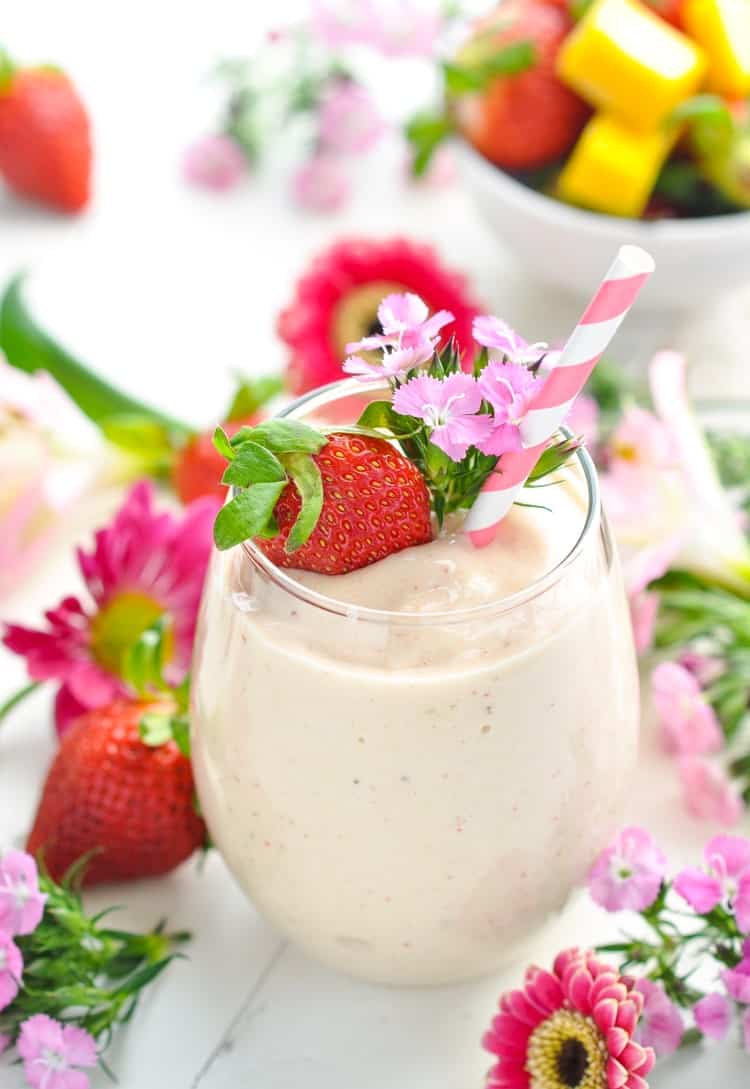 27 HEALTHY Smoothie Recipes: Tasty & Quick HEALTHY STRAWBERRY SMOOTHIE WITH MANGO {HIGH PROTEIN + DAIRY FREE!}