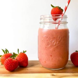 27 HEALTHY Smoothie Recipes: Tasty & Quick STRAWBERRY MATCHA SMOOTHIE