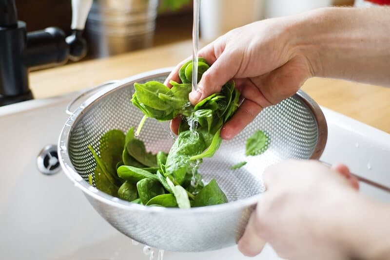 17 Surprising Spinach Nutrition Facts & Health Benefits; washing spinach Salad leaves