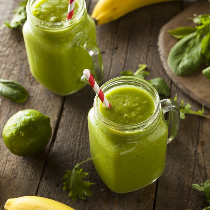 Speedy Spinach & Banana Smoothie (2 Ingredients, Vegan, Tasty)