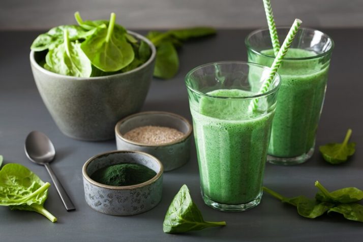 Spinach Powder Vs Fresh Spinach: Includes Weight Loss Recipe; green spinach smoothie with spirulina, chia seed, lime, apple