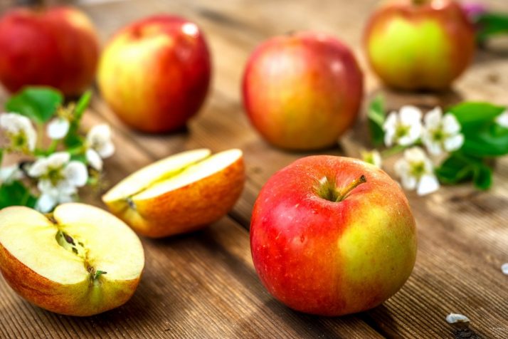 Guide To Fruit: Facts, Benefits, Tutorials, Recipes & Videos; apples