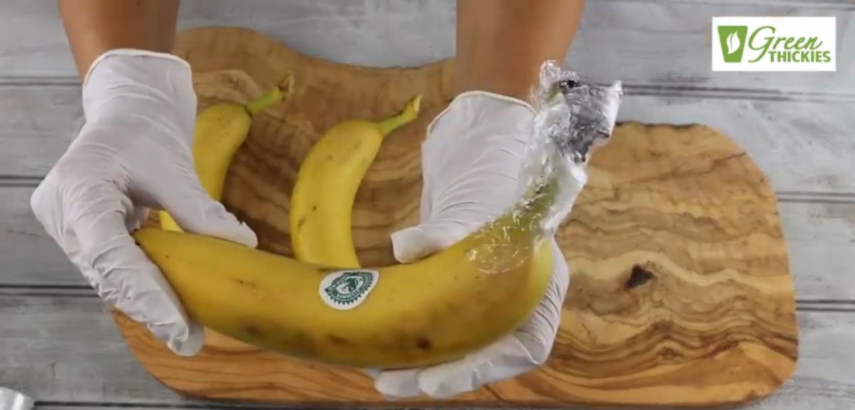 How To Keep Bananas From Turning Brown (10 Genius Hacks)