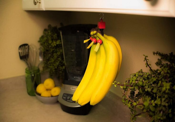 How To Keep Bananas From Turning Brown (10 Genius Hacks)